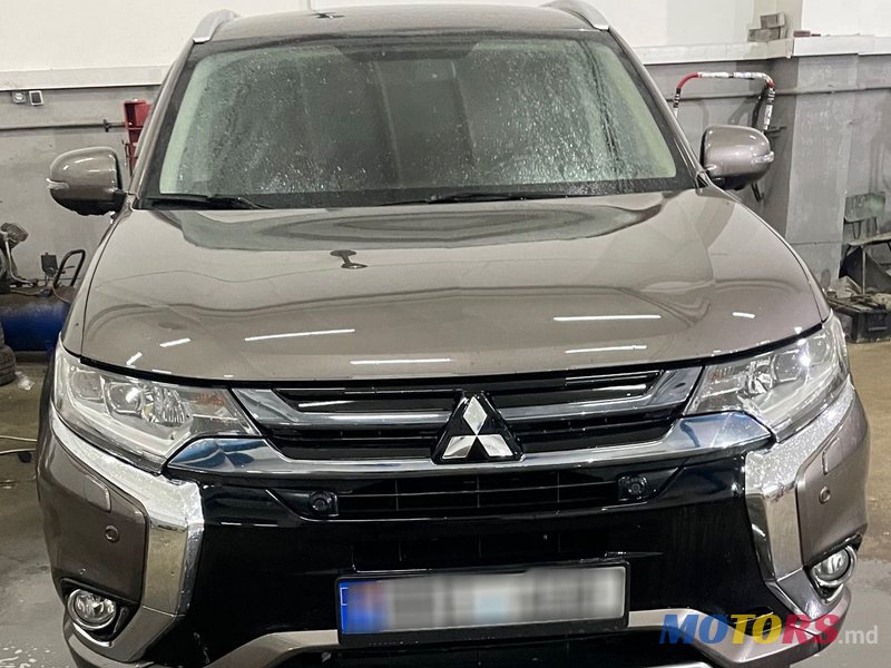 2016' Mitsubishi Outlander photo #1