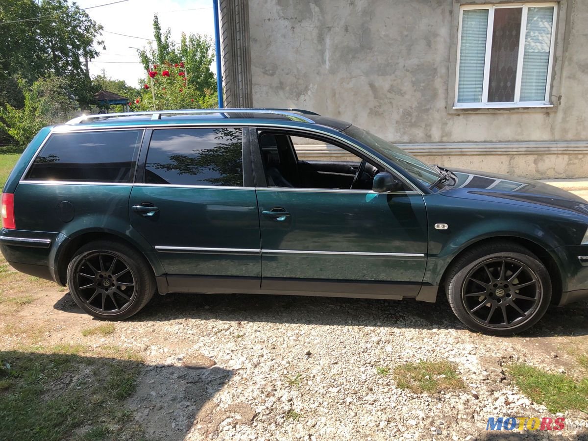 2002' Volkswagen Passat photo #6