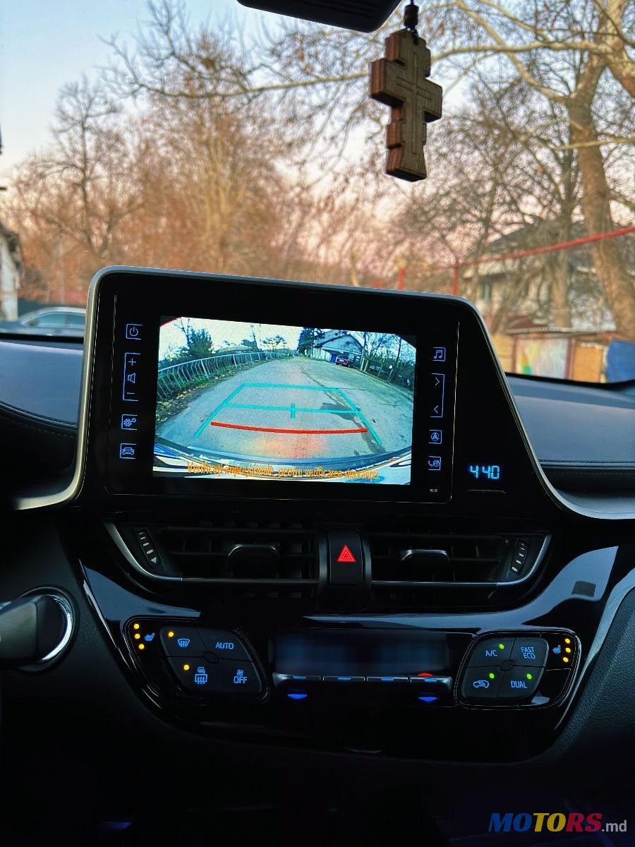 2018' Toyota C-HR photo #5