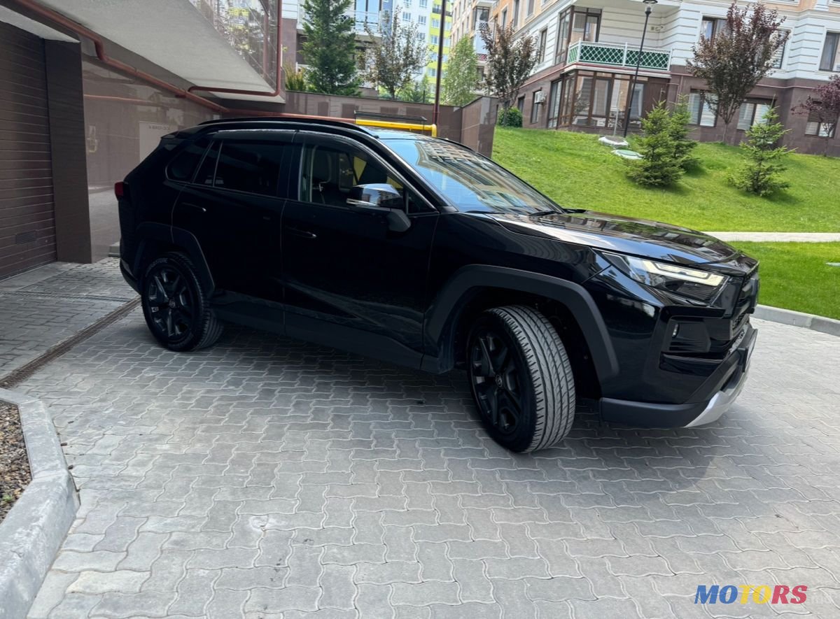 2022' Toyota RAV4 photo #2