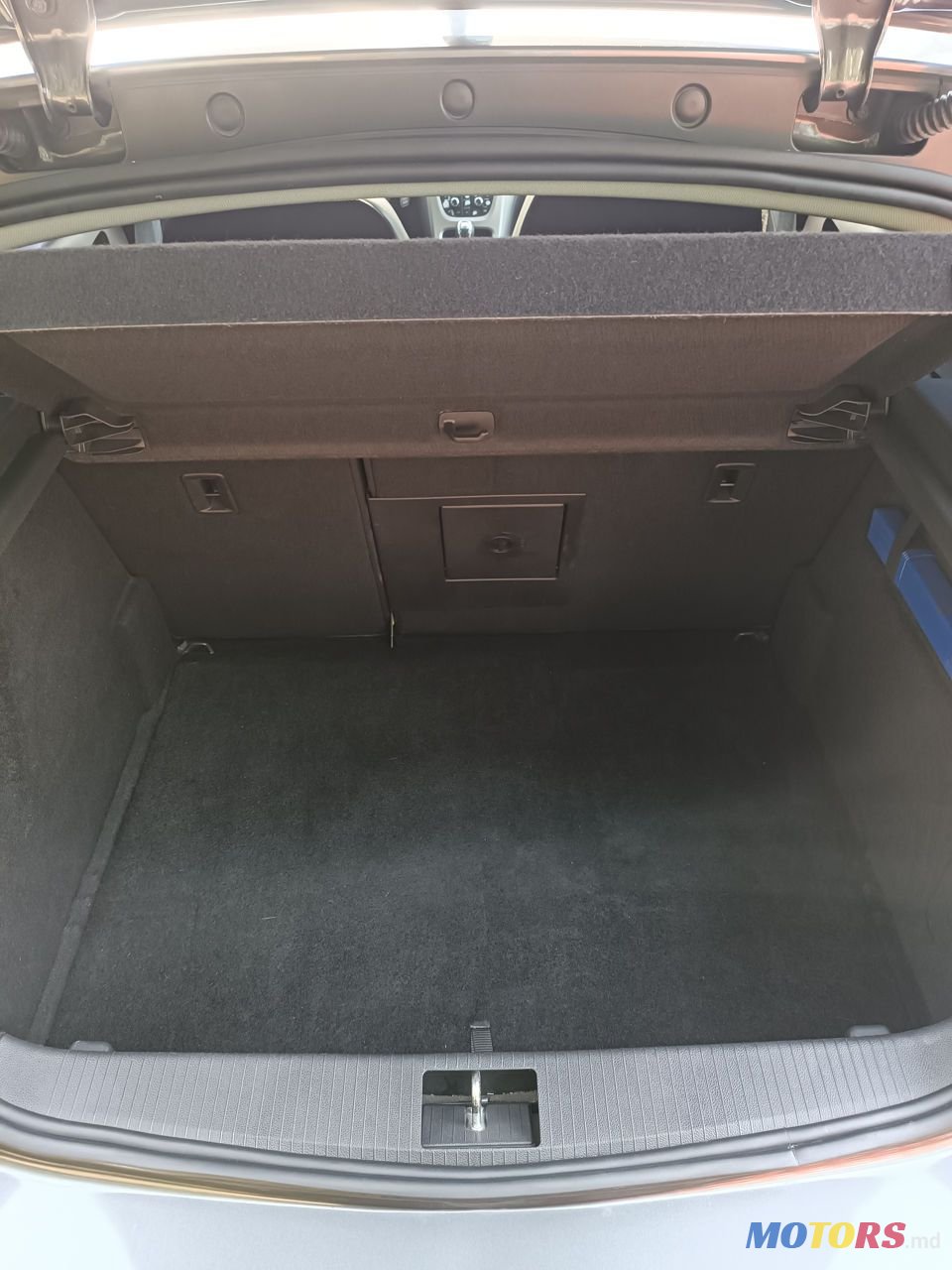 2012' Opel Astra photo #6