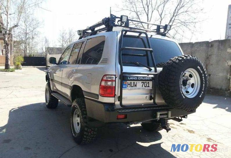 2002' Toyota Land Cruiser photo #2