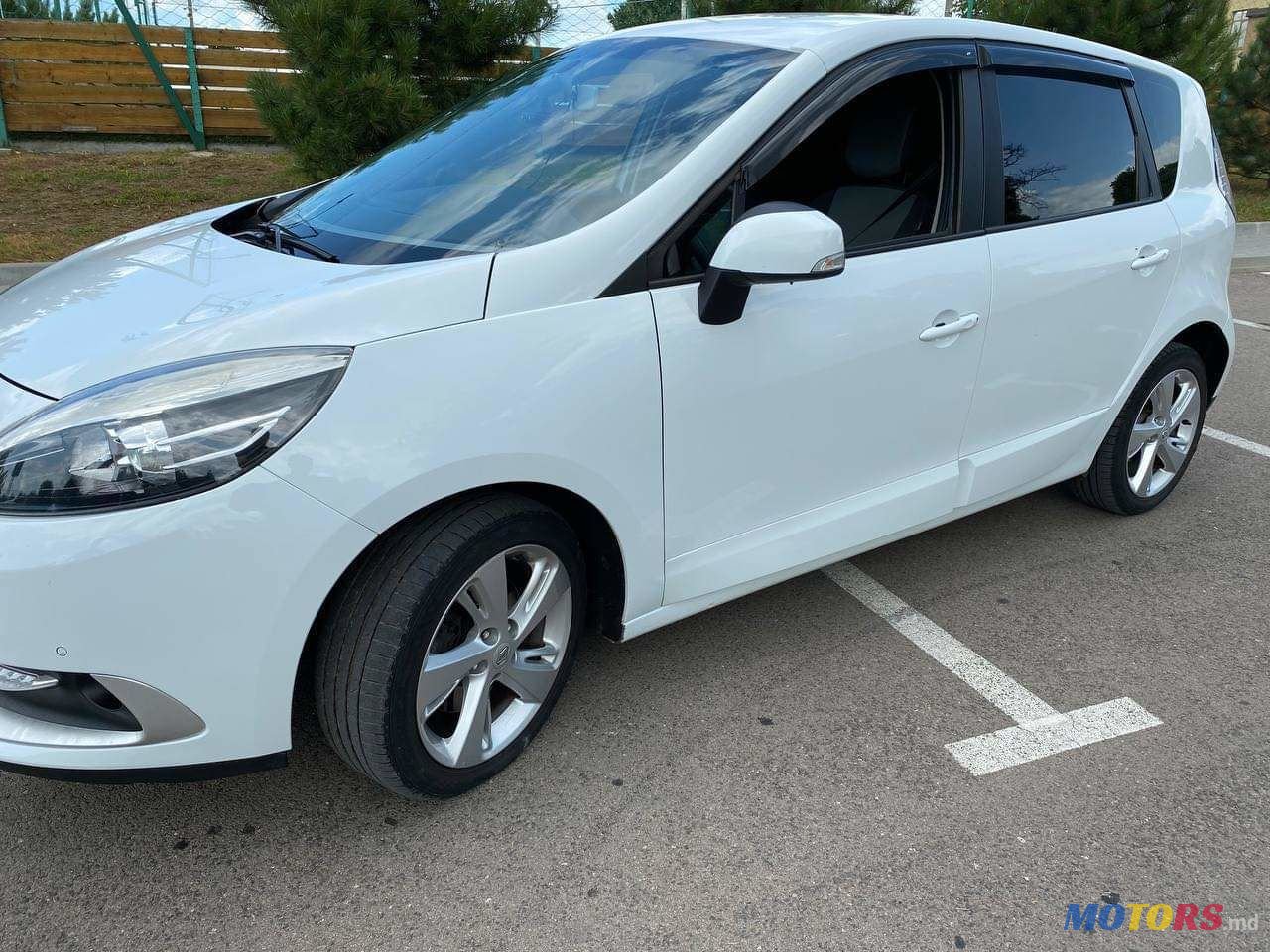 2014' Renault Scenic photo #2