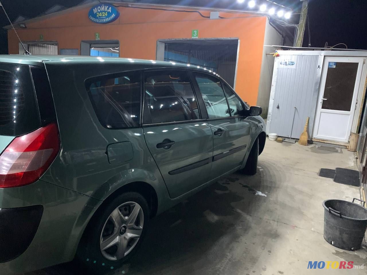 2005' Renault Grand Scenic photo #2