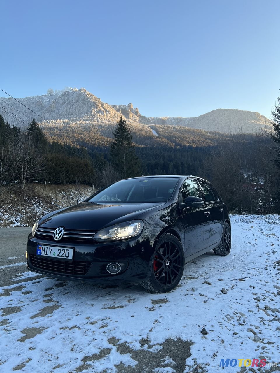 2011' Volkswagen Golf photo #1