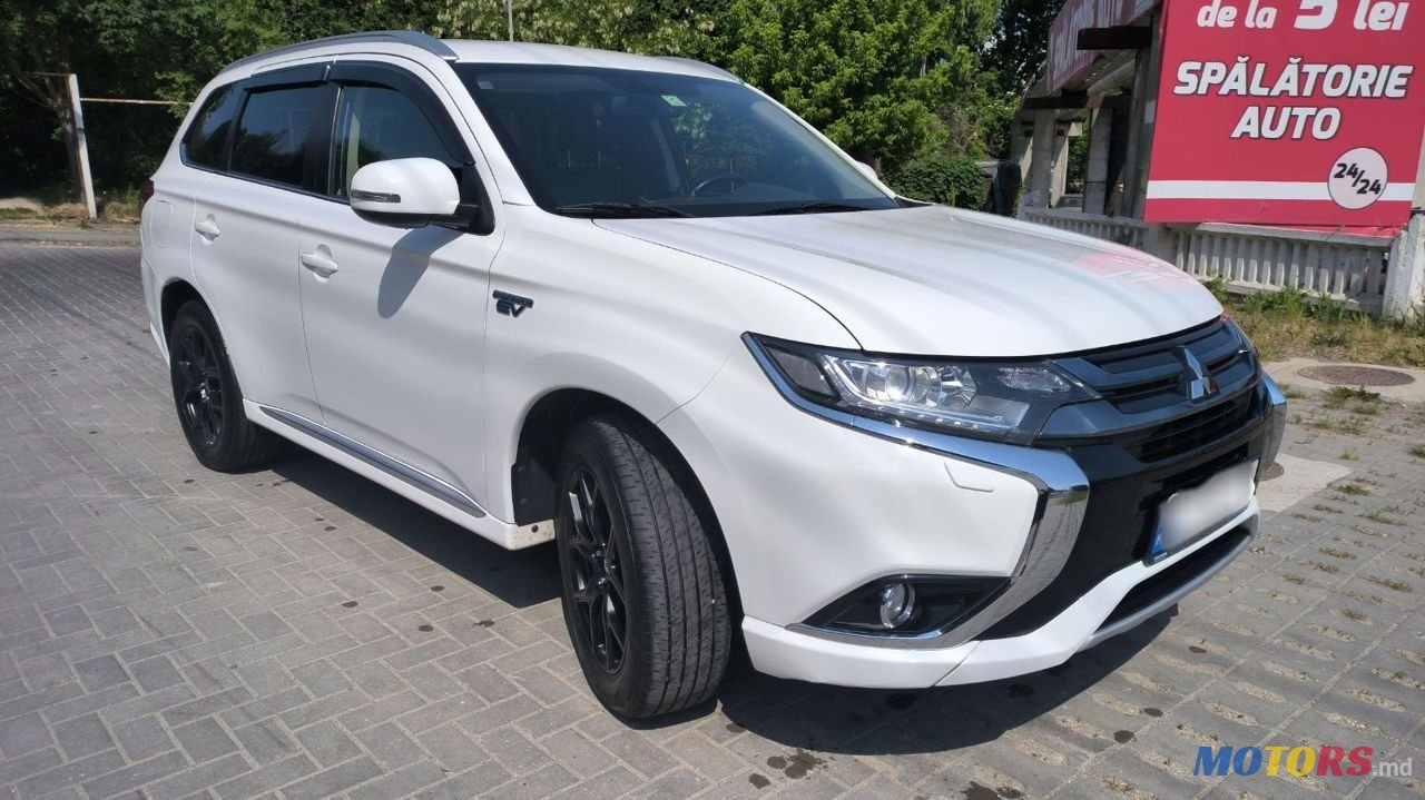 2015' Mitsubishi Outlander photo #3