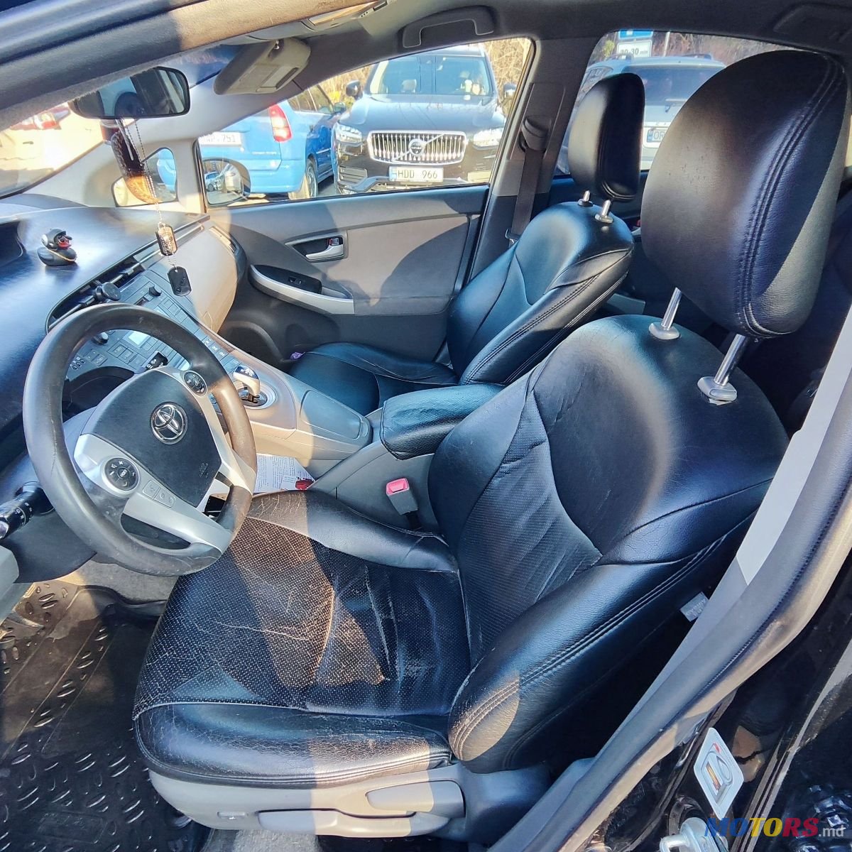 2011' Toyota Prius photo #5