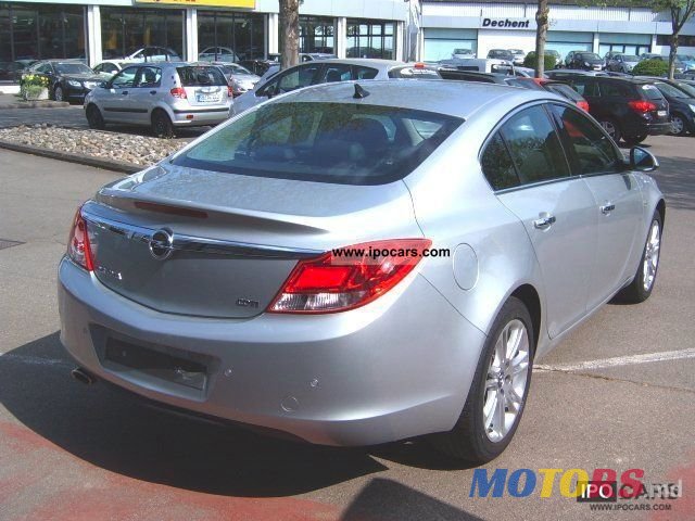2010' Opel Insignia photo #1