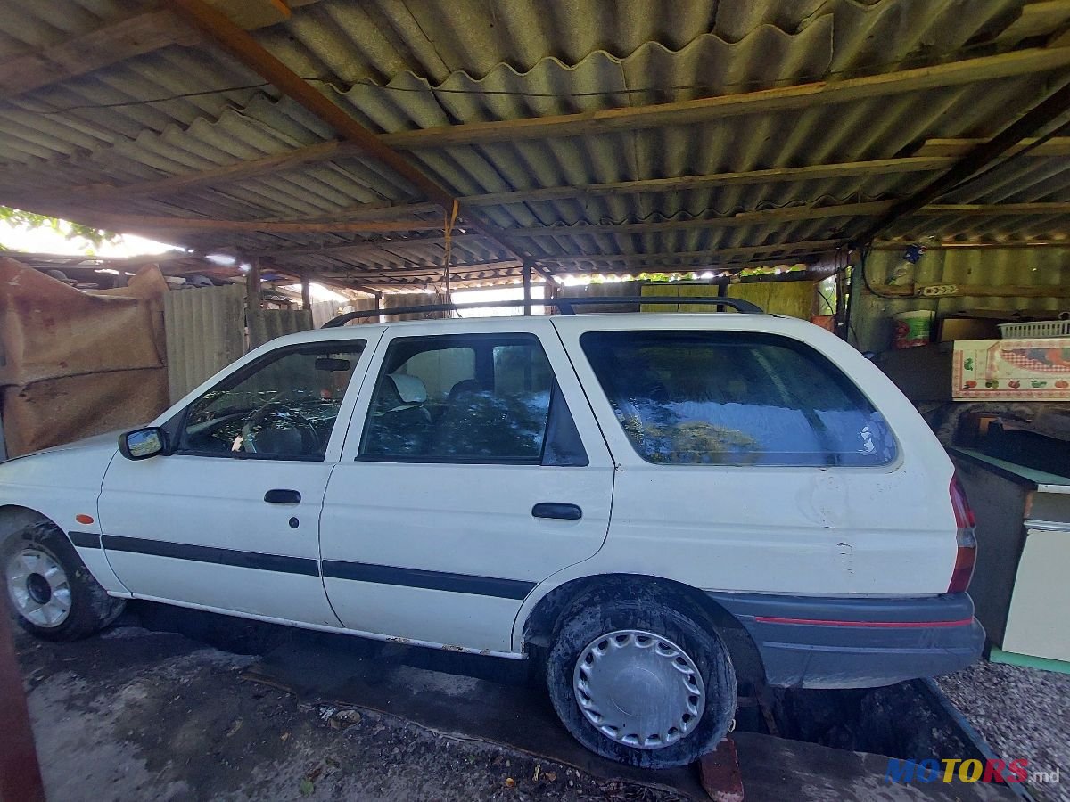 1995' Ford Escort photo #4