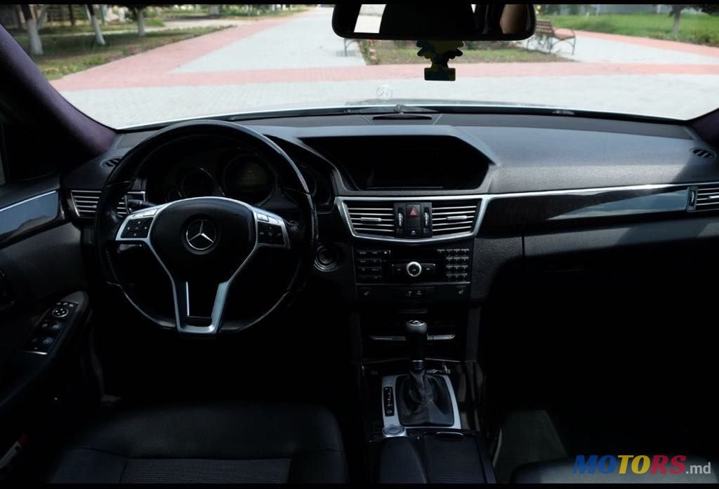 2010' Mercedes-Benz E-Class photo #4