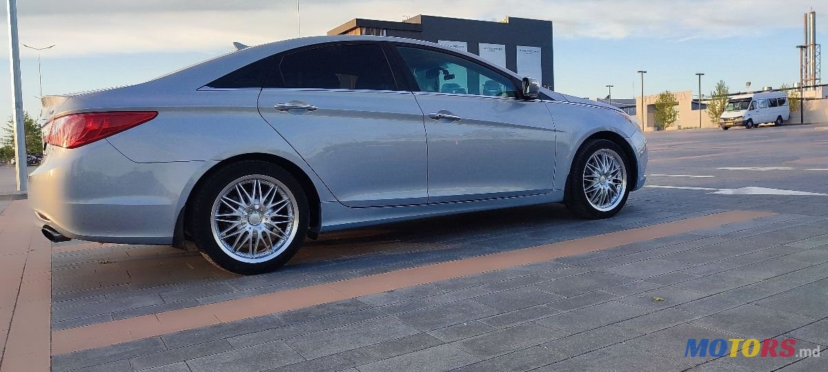 2011' Hyundai Sonata photo #6