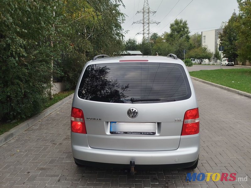 2004' Volkswagen Touran photo #5