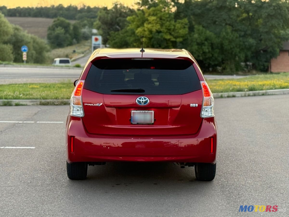 2013' Toyota Prius v photo #5