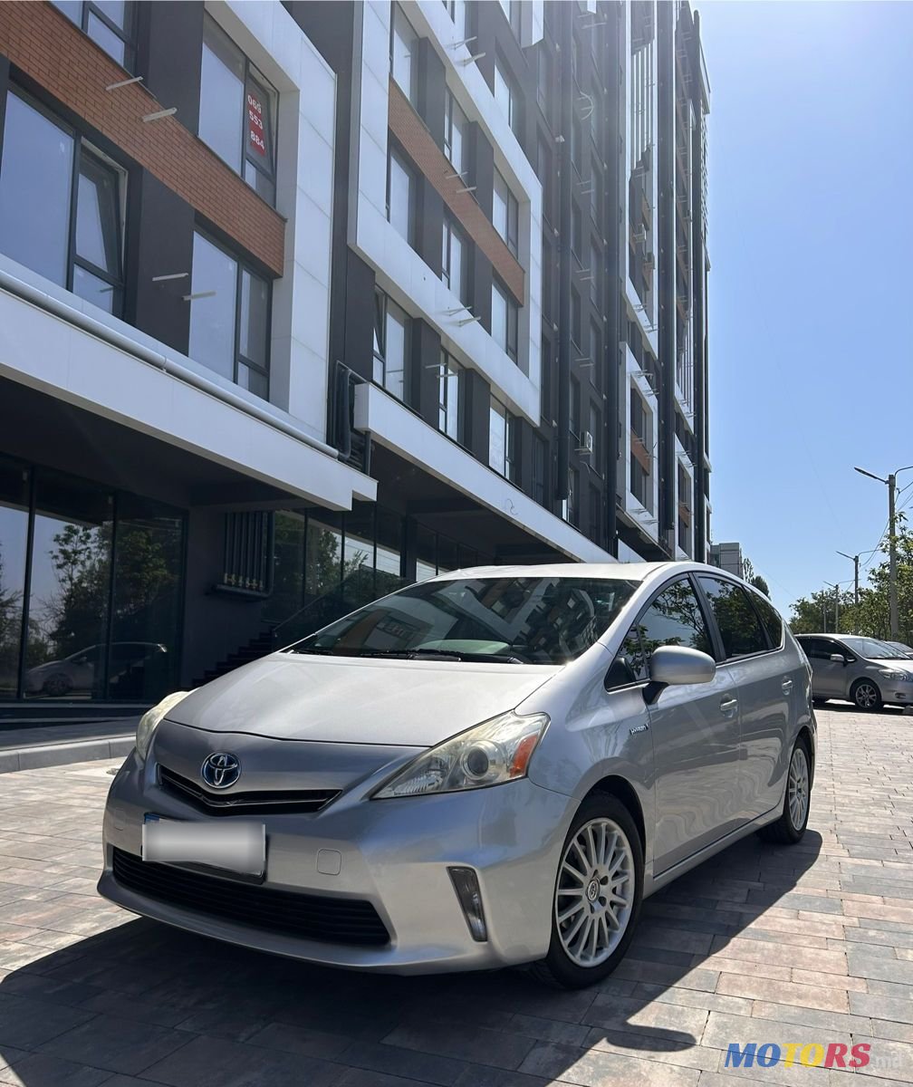 2012' Toyota Prius v photo #1