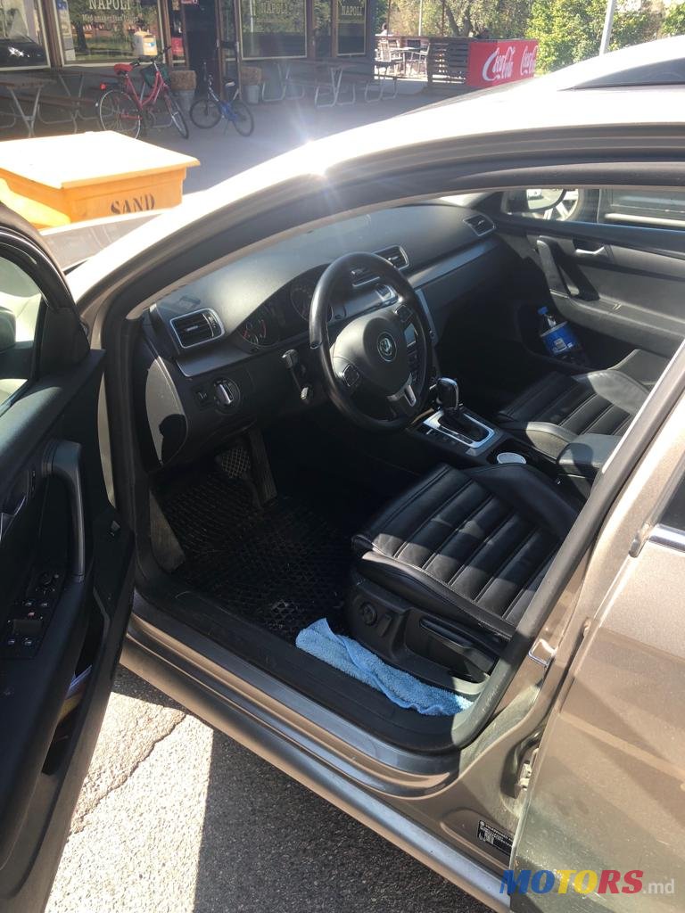 2012' Volkswagen Passat photo #2