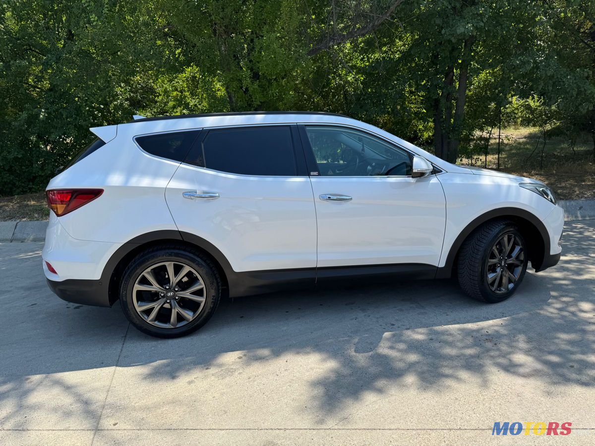 2017' Hyundai Santa Fe photo #3