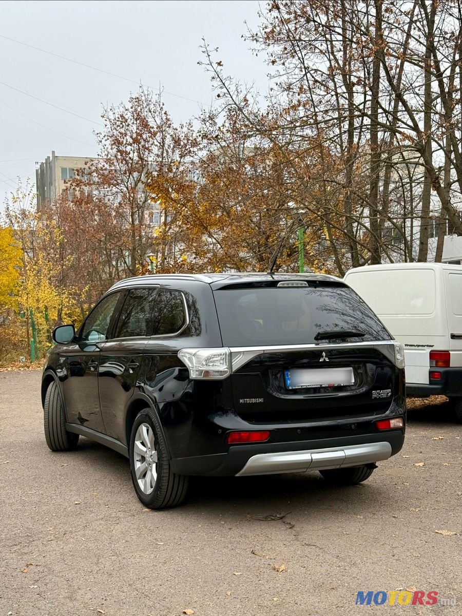 2014' Mitsubishi Outlander photo #4