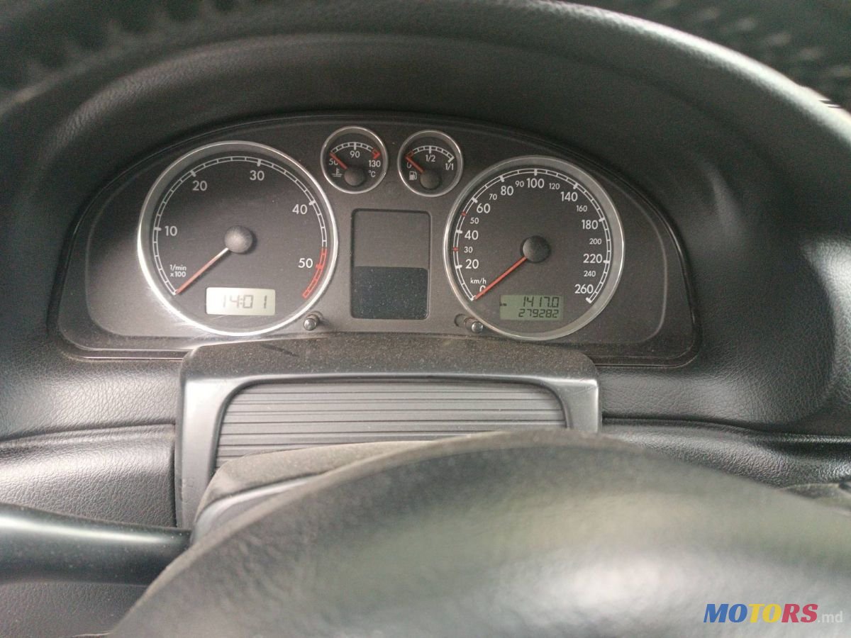 2003' Volkswagen Passat photo #2