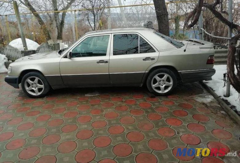 1993' Mercedes-Benz 124 photo #1
