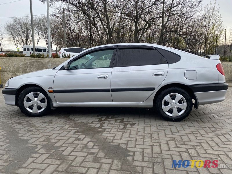 2000' Toyota Avensis photo #4