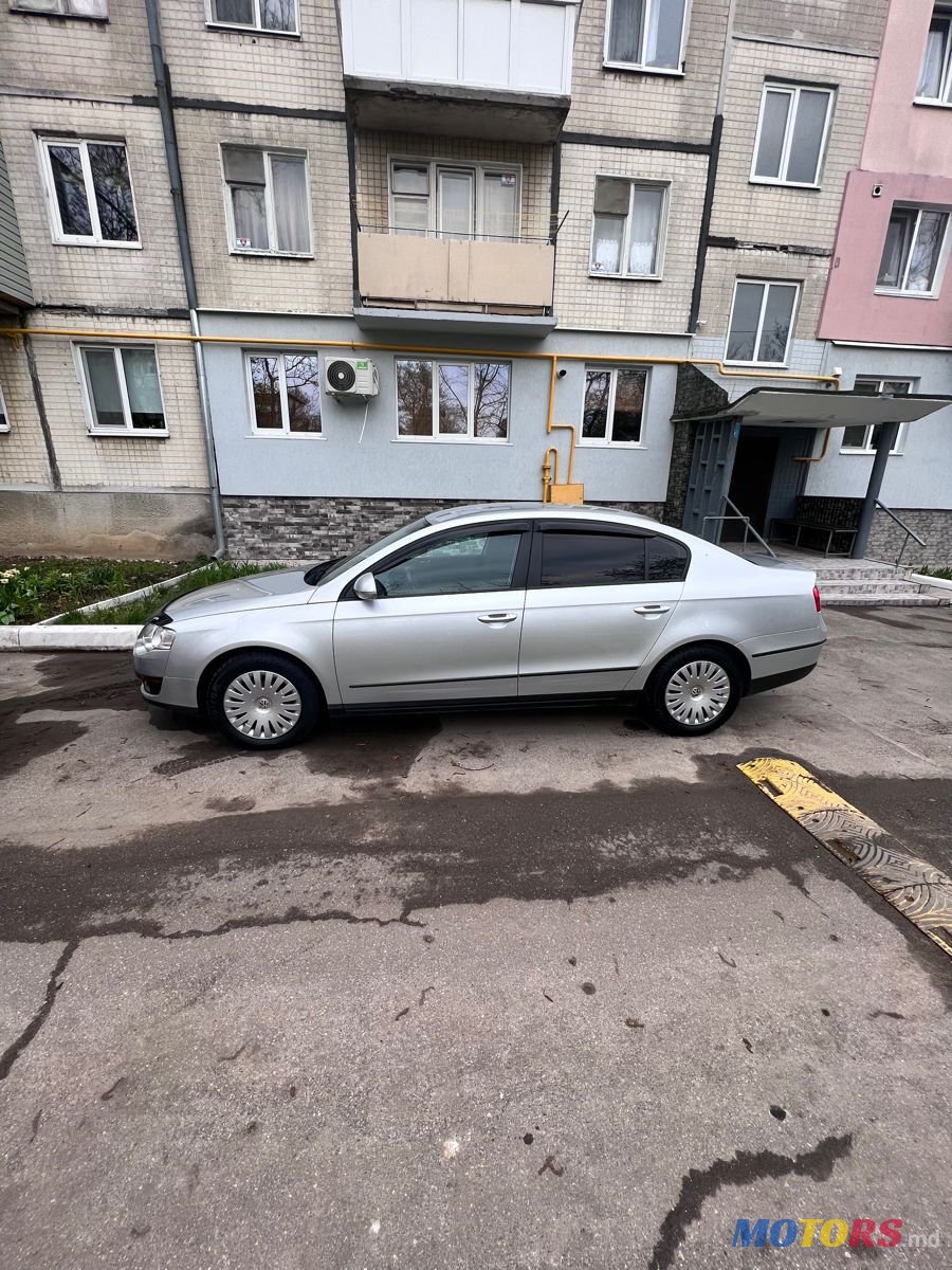 2006' Volkswagen Passat photo #2