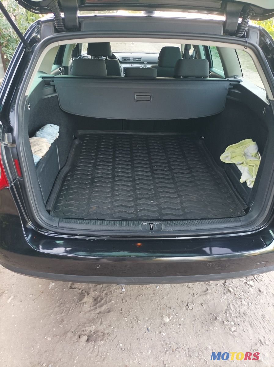 2009' Volkswagen Passat photo #3