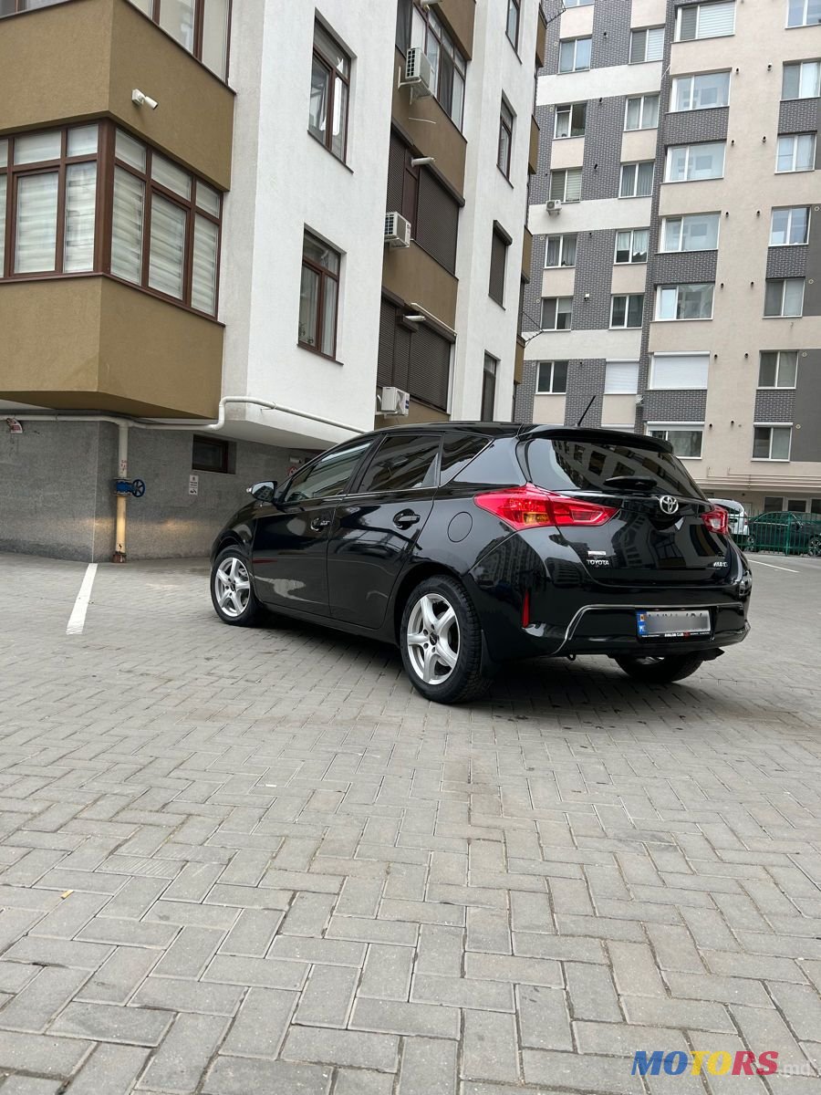 2013' Toyota Auris photo #4