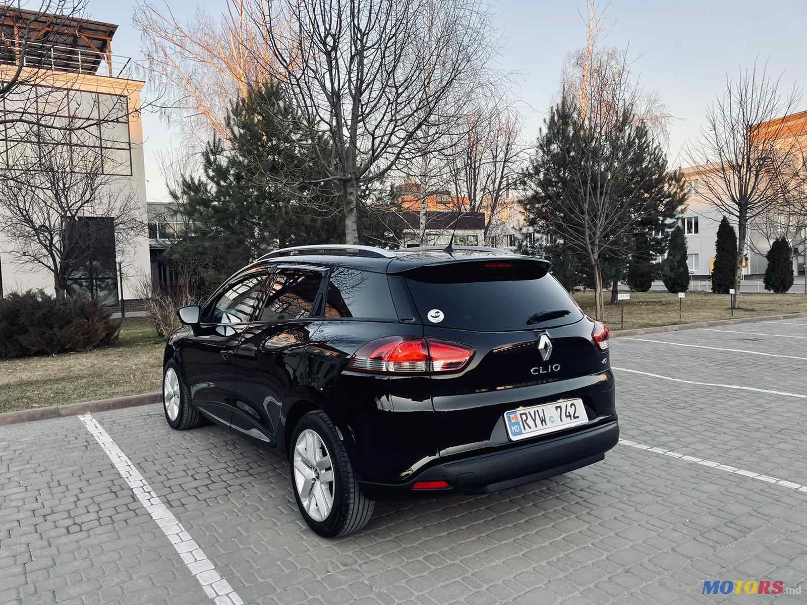 2014' Renault Clio photo #1