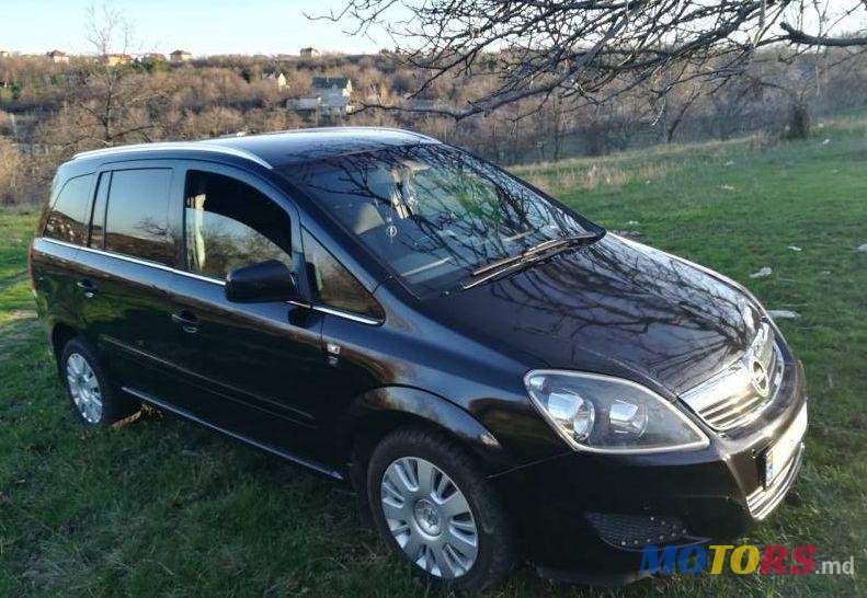 2011' Opel Zafira photo #1