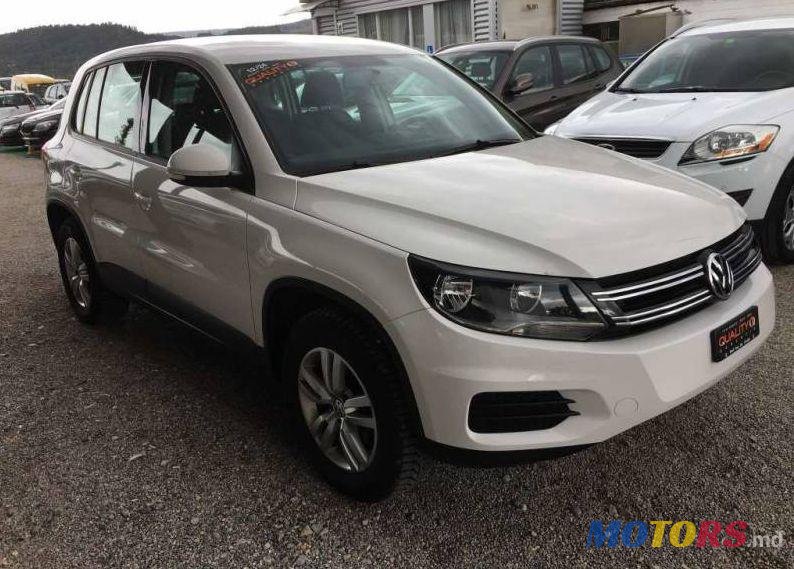 2011' Volkswagen Tiguan photo #1