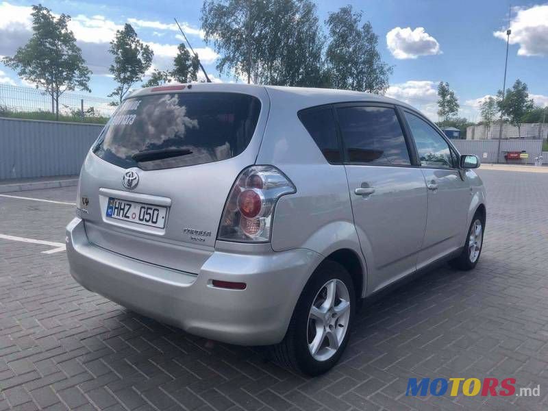 2005' Toyota Corolla Verso photo #2