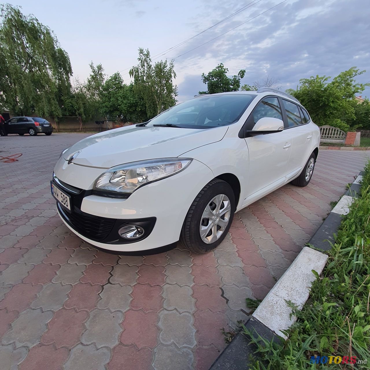 2012' Renault Megane photo #2