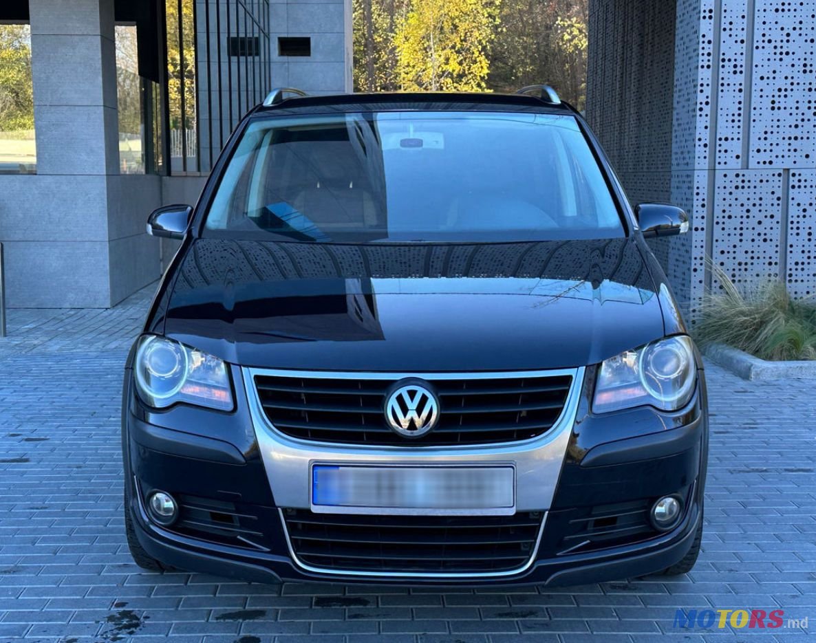 2008' Volkswagen Touran photo #3