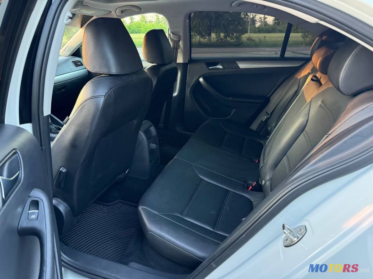 2016' Volkswagen Jetta photo #4