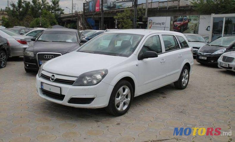 2005' Opel Astra photo #1