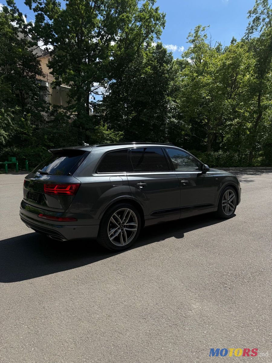 2019' Audi Q7 photo #5
