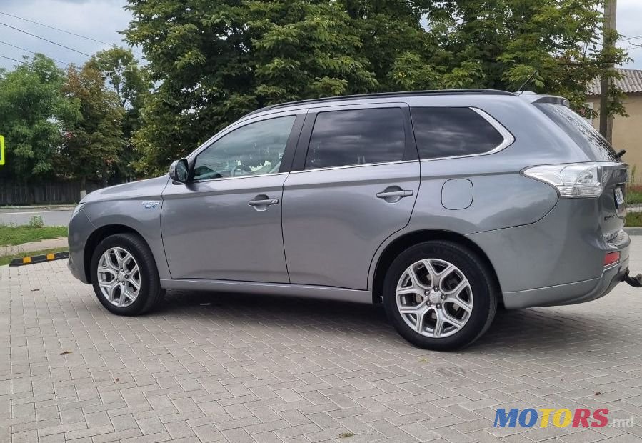 2013' Mitsubishi Outlander photo #4