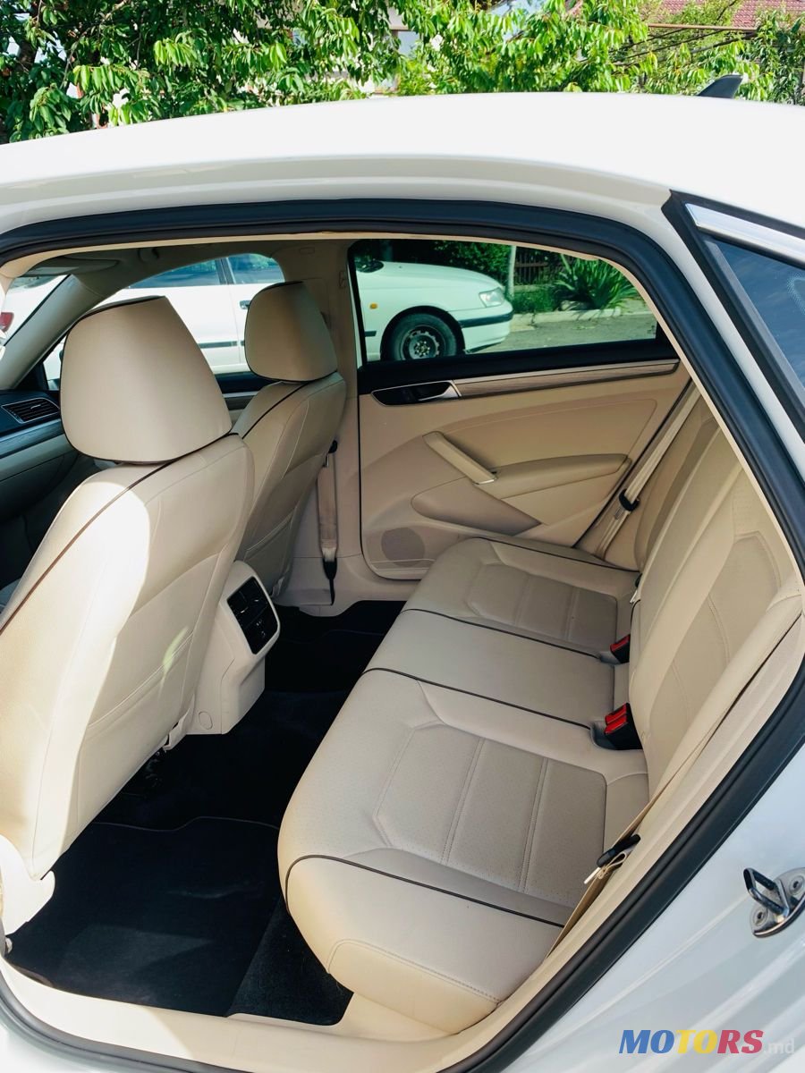 2016' Volkswagen Passat photo #6