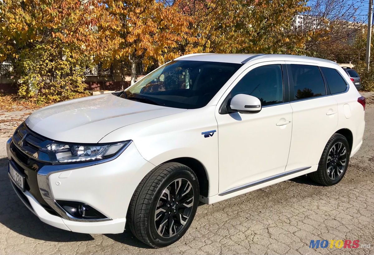 2015' Mitsubishi Outlander photo #5