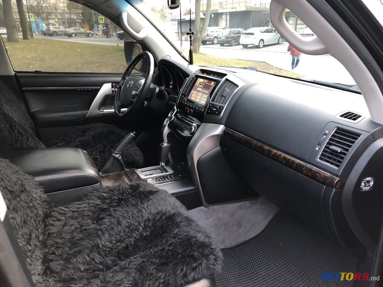 2013' Toyota Land Cruiser photo #4