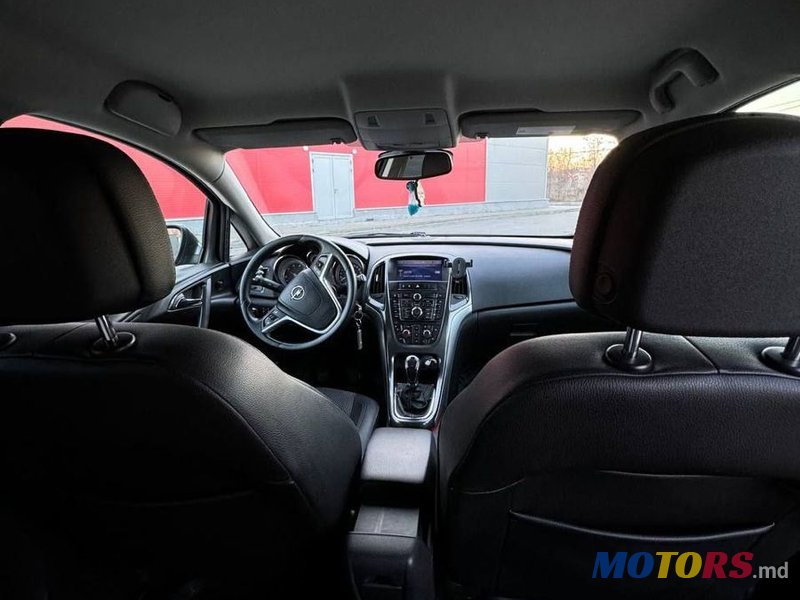 2012' Opel Astra photo #4