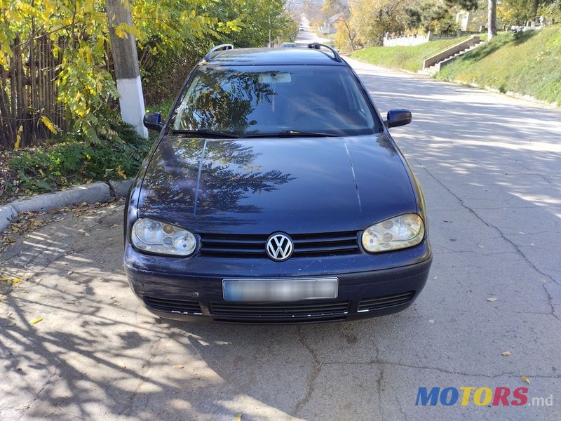 2002' Volkswagen Golf photo #2