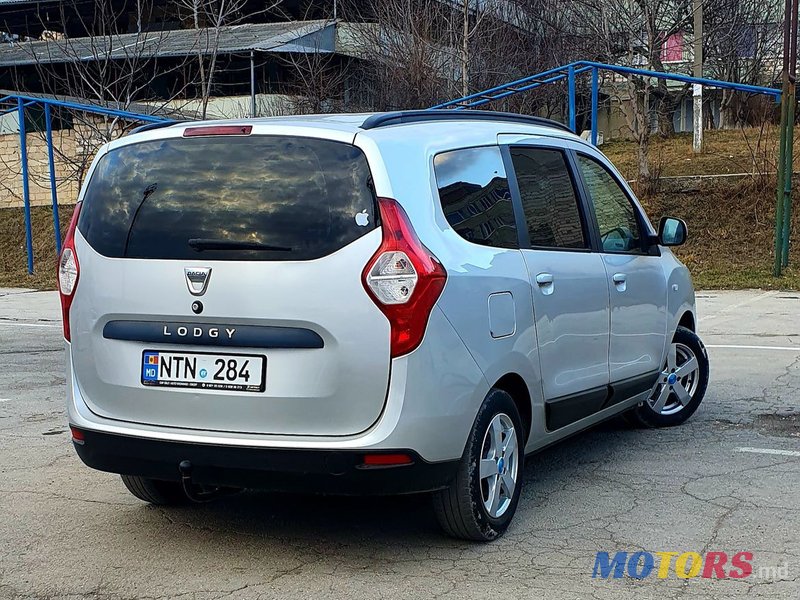 2013' Dacia Lodgy photo #2