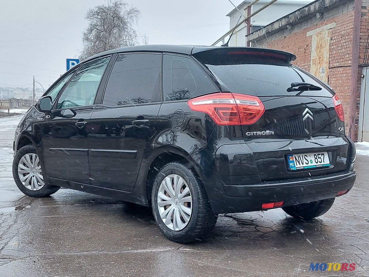 2010' Citroen C4 Picasso photo #3