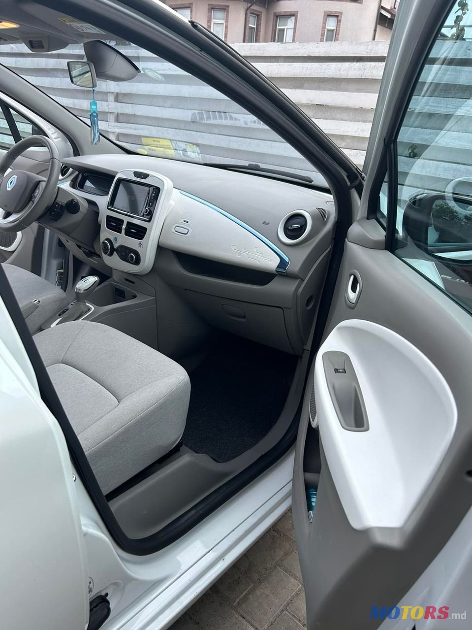 2013' Renault Zoe photo #2