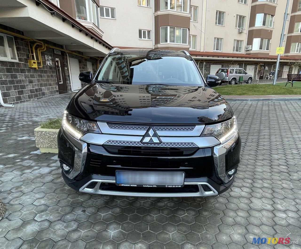 2018' Mitsubishi Outlander photo #1