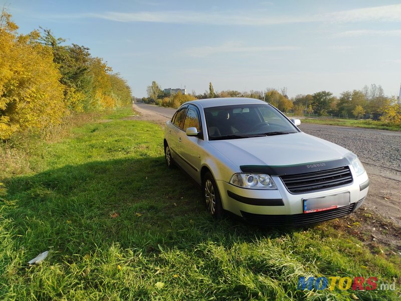 2001' Volkswagen Passat photo #3