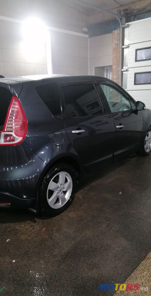 2011' Renault Scenic photo #1
