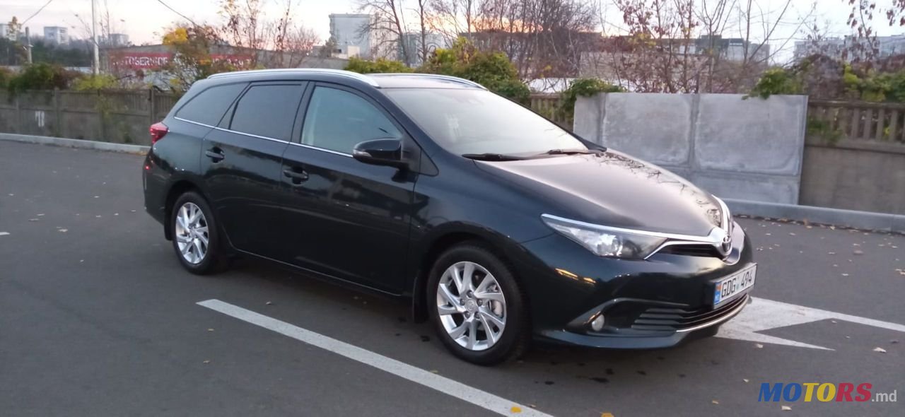2015' Toyota Auris photo #4