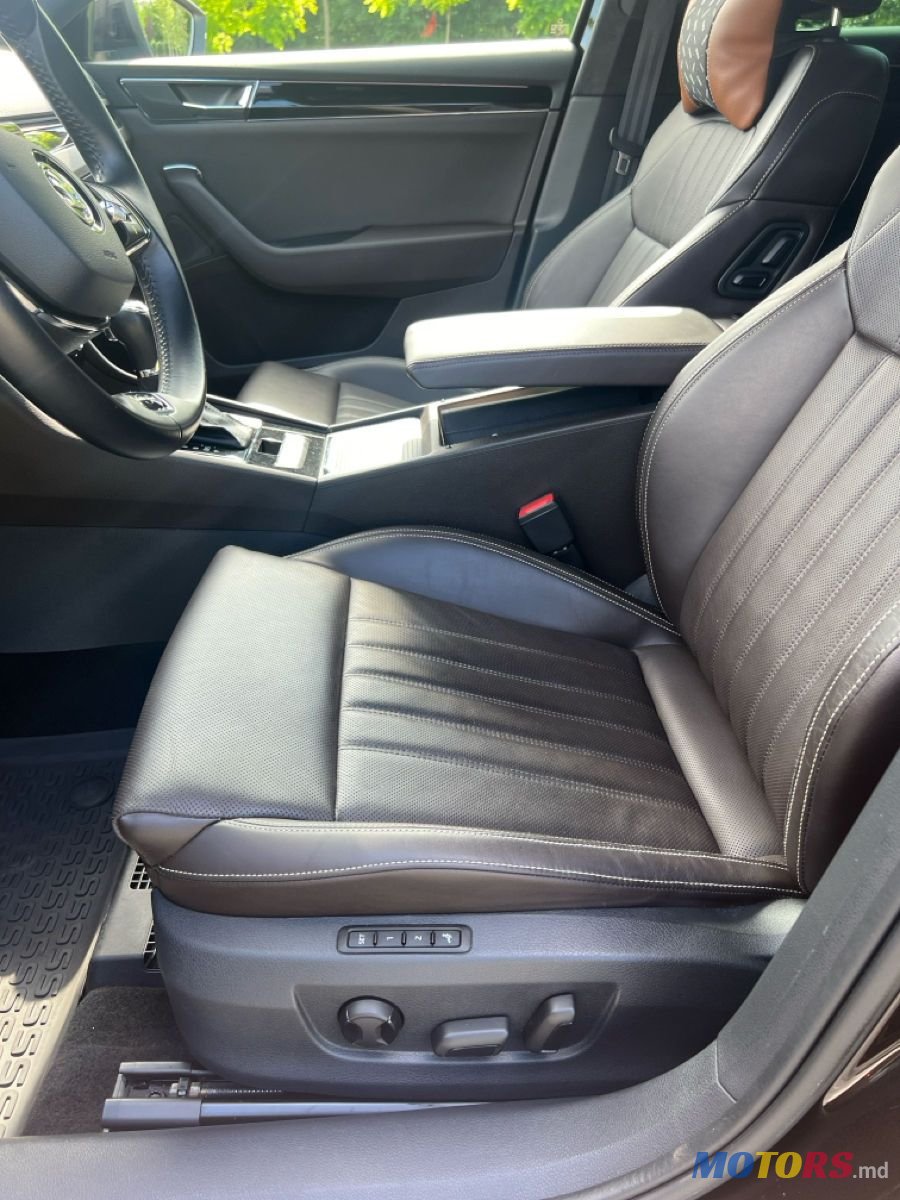 2020' Skoda Superb photo #6
